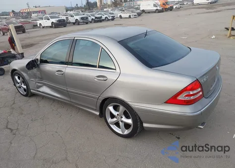 2005 Mercedes-Benz C 320 Luxury/Sport z USA, uszkodzony, nr VIN WDBRF64J85F604880